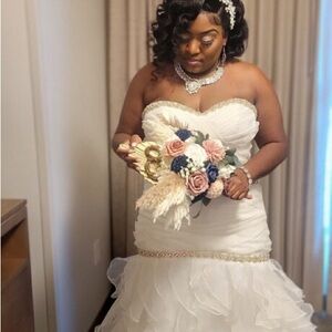 Elegant White Strapless Wedding Dress